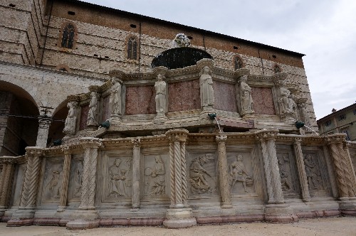 24 perugia fontana maggiore